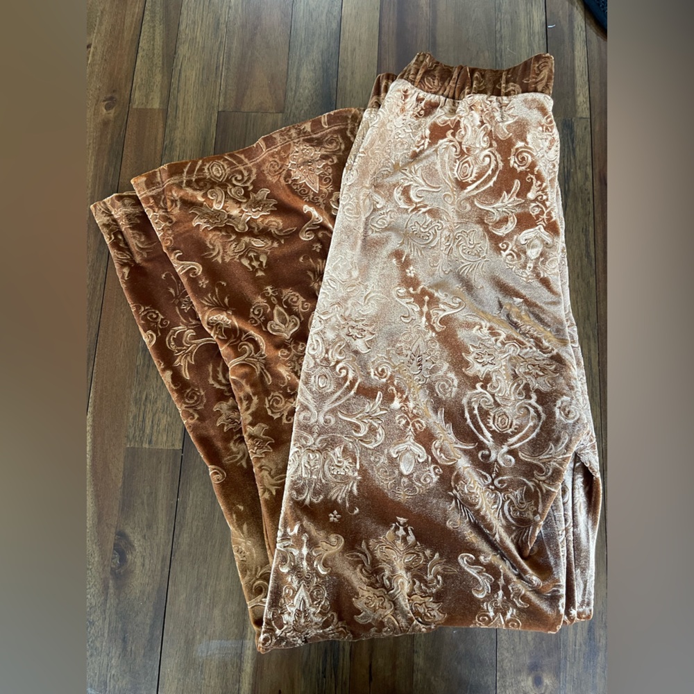 Beyond Yoga Velvet Gold flare leg Pants - Picture 13 of 13